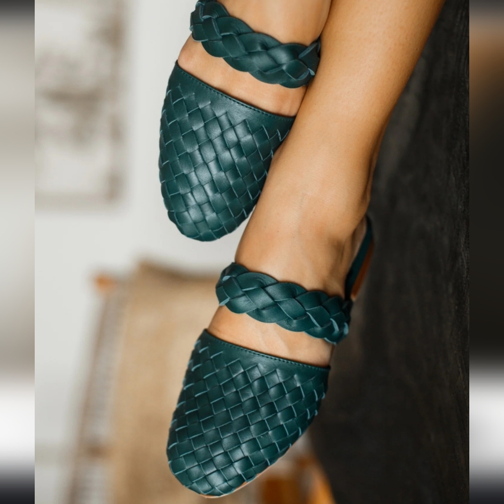 ELF Sea Scape Slide Sandals. Color Emerald.‎ Womans Size 8.5.